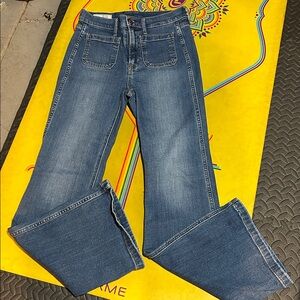 GAP Women's 70s Flare High Rise Jeans, Medium Wash, size 2 / 26 short